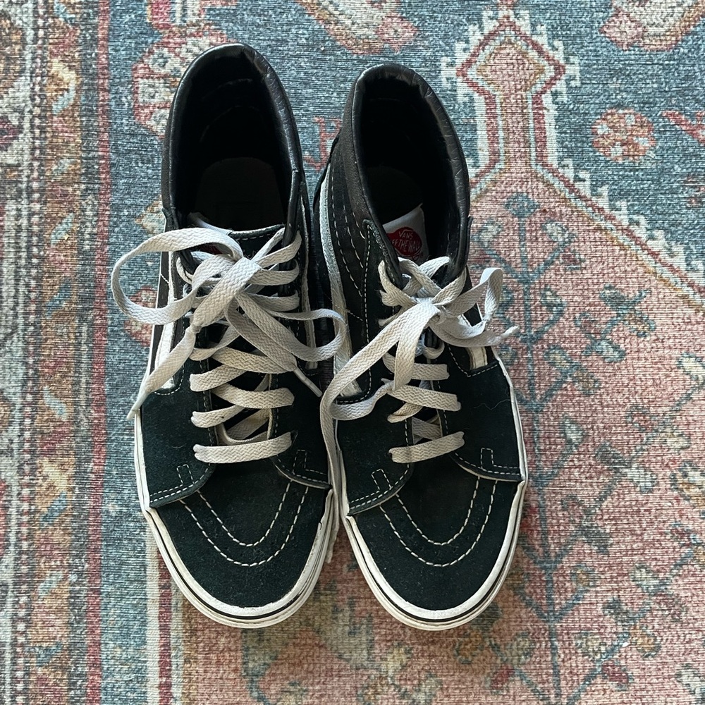 Classic Vans Sk8-hi top sneakers in Black